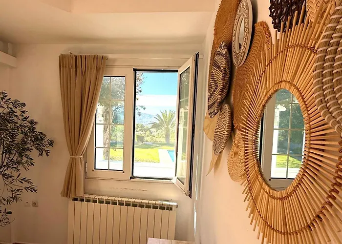 فيلة Paradisos *